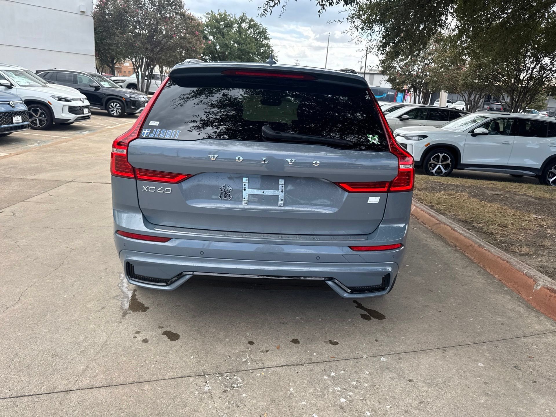 Used 2024 Volvo XC60 T8 Plus w/ Protection Package Premier AWD/4WD image 8