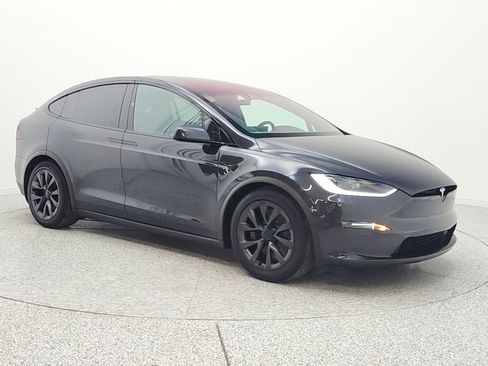 Used 2024 Tesla Model X image 3