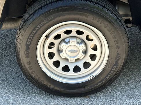 Used 2023 Chevrolet Colorado W/T image 9