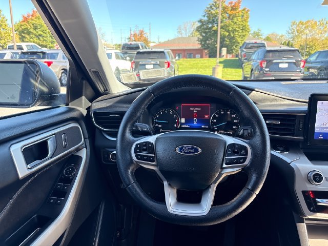 Used 2022 Ford Explorer XLT w/ Equipment Group 202A AWD/4WD image 15