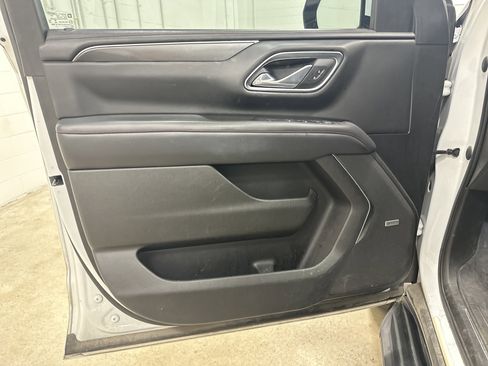 Used 2021 Chevrolet Tahoe RST w/ Luxury Package AWD/4WD image 14
