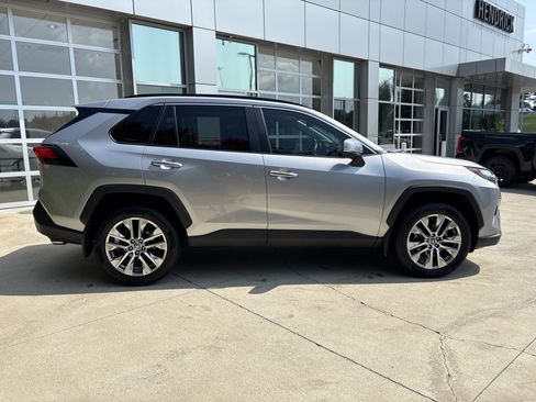 Used 2022 Toyota RAV4 Limited AWD/4WD image 10