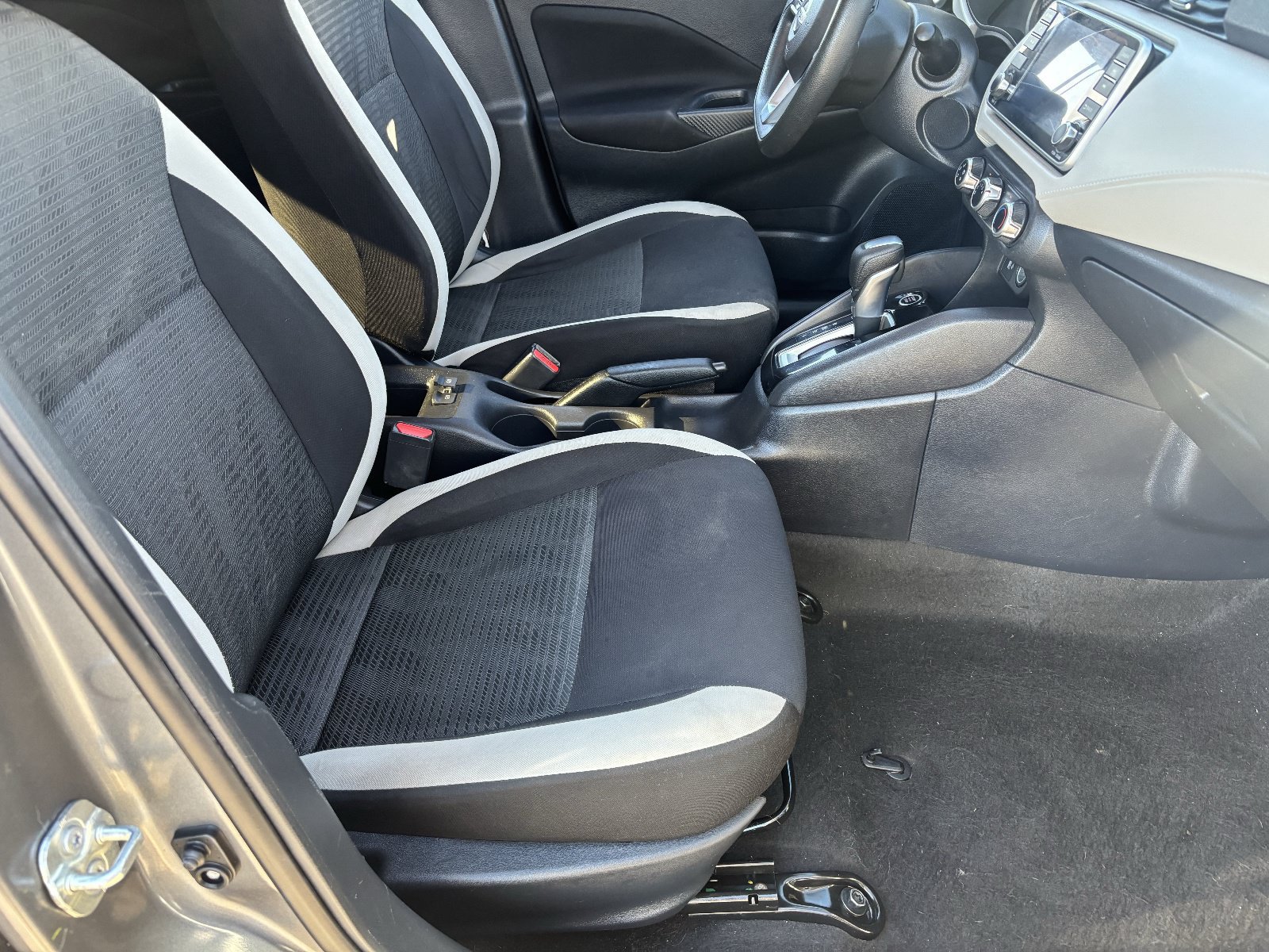 Used 2021 Nissan Versa SV FWD image 11