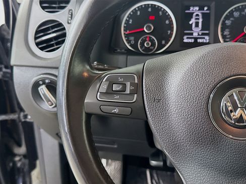 Used 2017 Volkswagen Tiguan S image 14