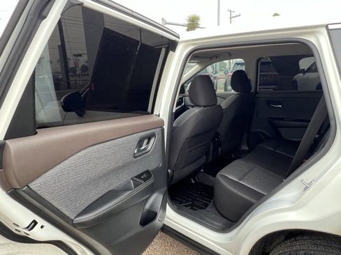 Certified 2021 Nissan Rogue SV image 28