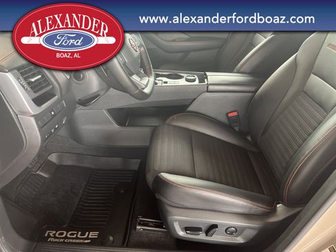 Used 2025 Nissan Rogue SV image 9