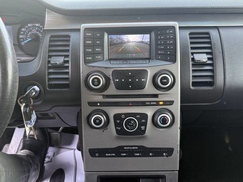 Used 2017 Ford Flex SE image 12