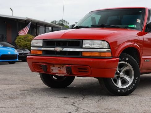 Used 2000 Chevrolet S10 Pickup LS w/ Preferred Equipment Group RWD image 25