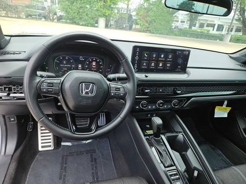 Used 2025 Honda Accord Sport image 17