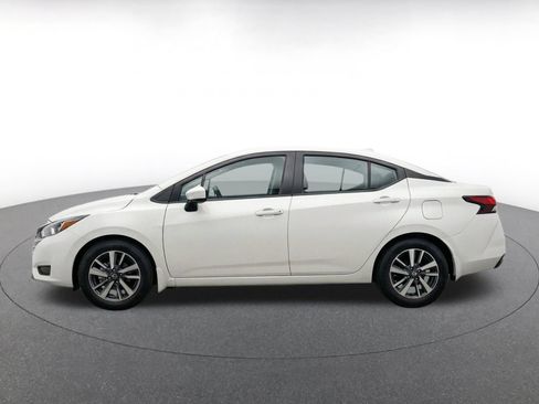 Used 2025 Nissan Versa SV FWD image 4