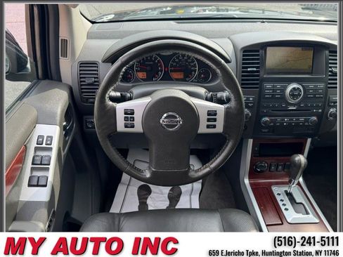 Used 2010 Nissan Pathfinder LE w/ Navigation Pkg image 13