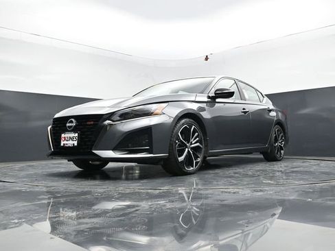 Used 2025 Nissan Altima 2.5 SR FWD image 49