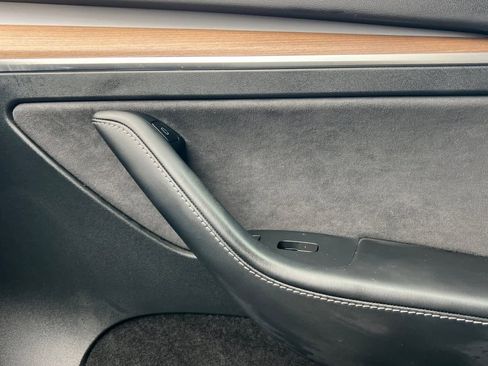 Used 2023 Tesla Model Y Performance image 21