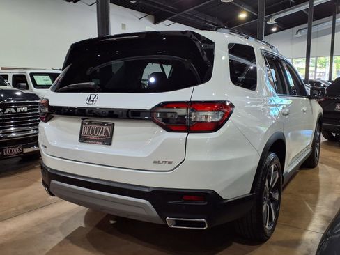 Used 2023 Honda Pilot Elite image 6
