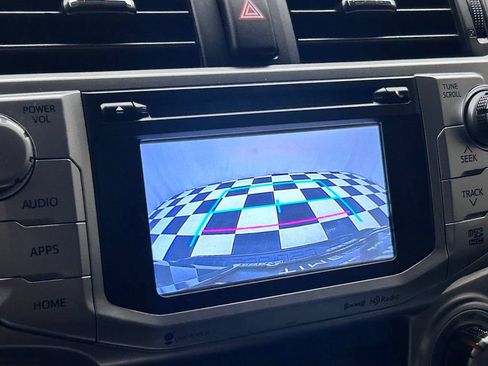 Used 2018 Toyota 4Runner SR5 AWD/4WD image 21