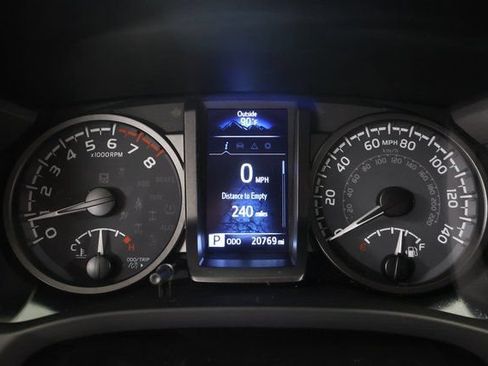 Certified 2023 Toyota Tacoma TRD Off-Road AWD/4WD image 19