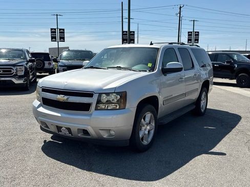 Used 2010 Chevrolet Suburban LT AWD/4WD image 9