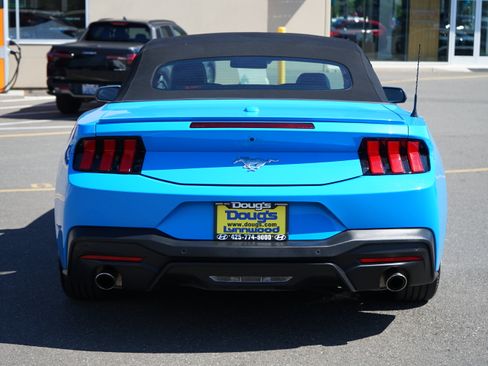 Used 2025 Ford Mustang Premium RWD image 5