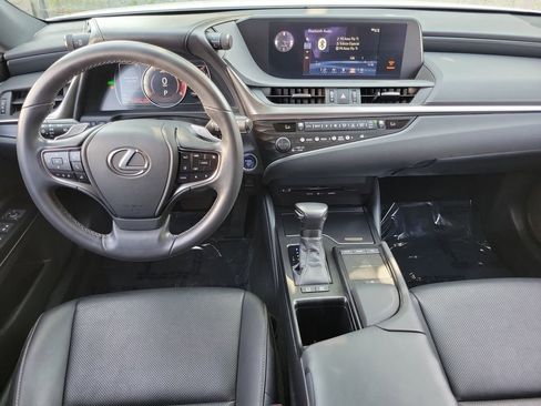 Used 2020 Lexus ES 300h image 4