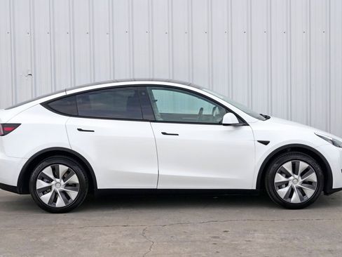 Used 2023 Tesla Model Y Long Range image 52