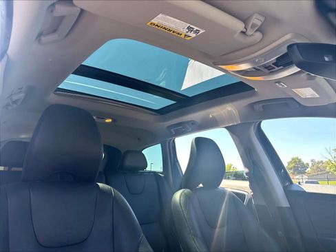 Used 2016 Volvo XC60 T5 Premier w/ Proximity Package FWD image 25