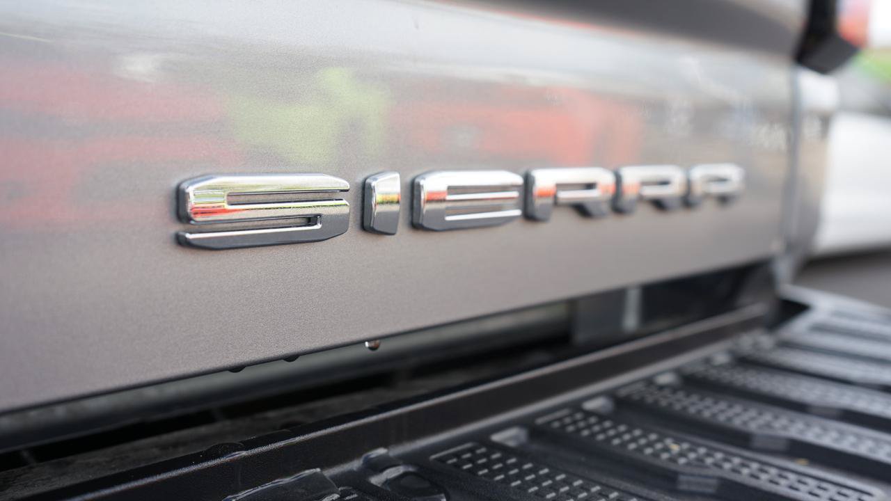 Used 2025 GMC Sierra 3500 Denali w/ Denali Reserve Package AWD/4WD image 27
