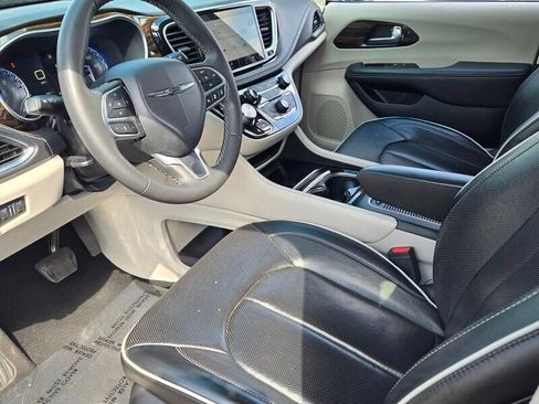 Used 2024 Chrysler Pacifica Limited FWD image 10