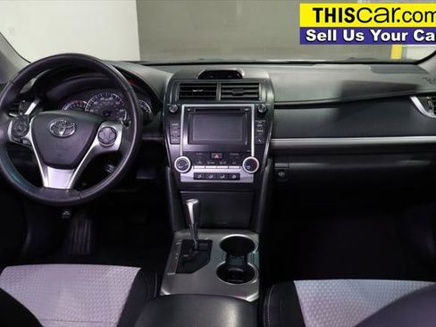 Used 2014 Toyota Camry SE image 17