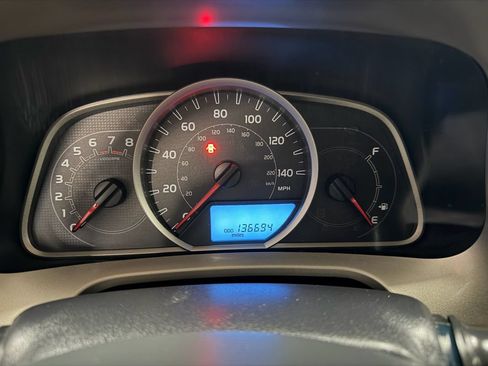 Used 2013 Toyota RAV4 XLE AWD/4WD image 7