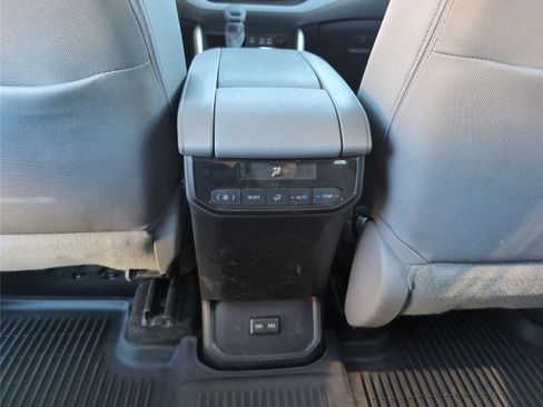 Used 2023 Toyota Highlander L image 27