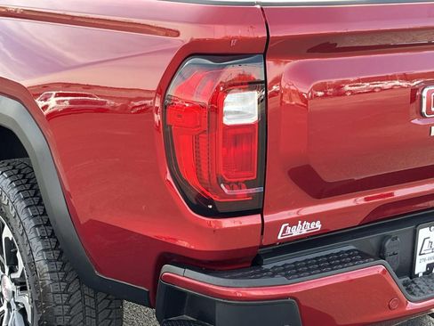 Used 2025 GMC Canyon Denali image 6