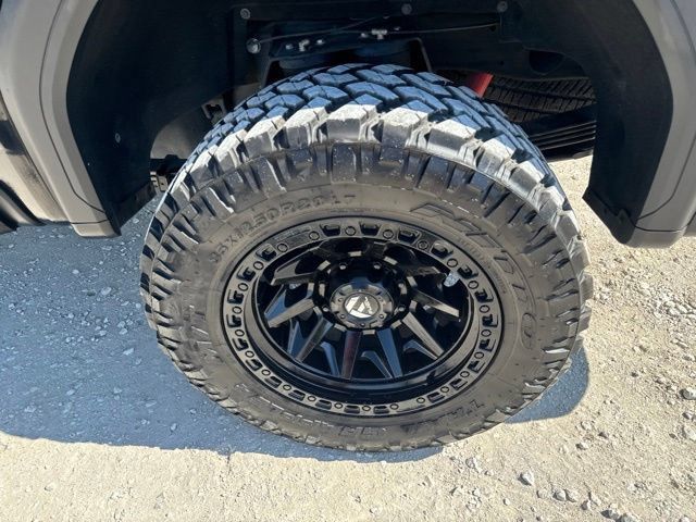 Used 2025 GMC Sierra 2500 AT4 w/ AT4 Premium Plus Package AWD/4WD image 19