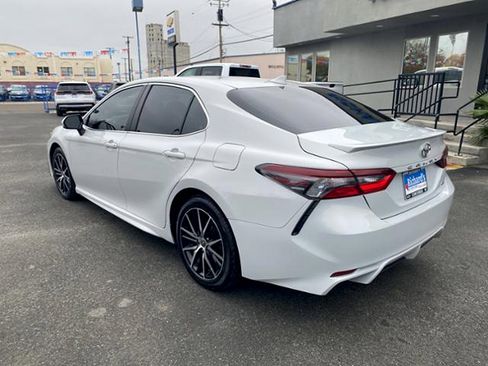 Used 2023 Toyota Camry SE image 8