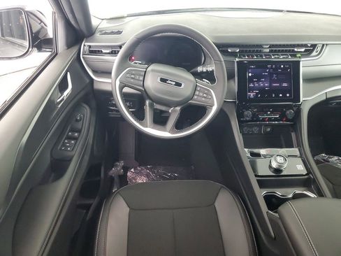 New 2025 Jeep Grand Cherokee Altitude image 13