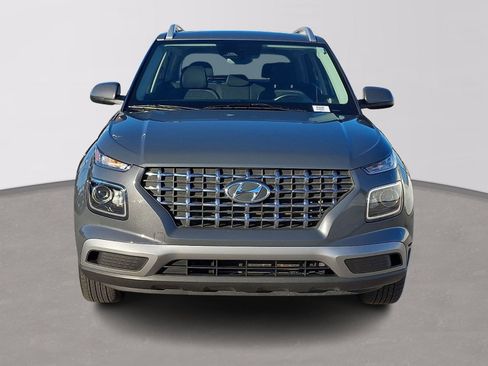 Used 2024 Hyundai Venue SEL image 2