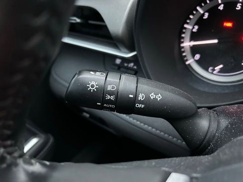 Used 2023 Toyota Highlander LE image 23