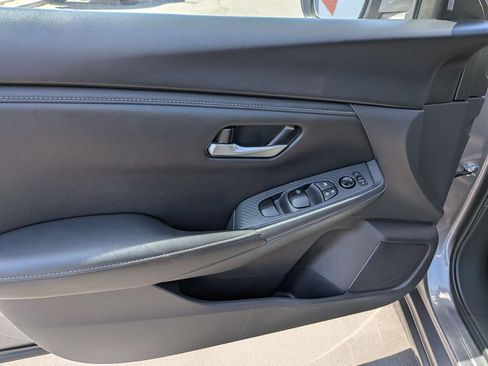 Used 2025 Nissan Sentra SV FWD image 11