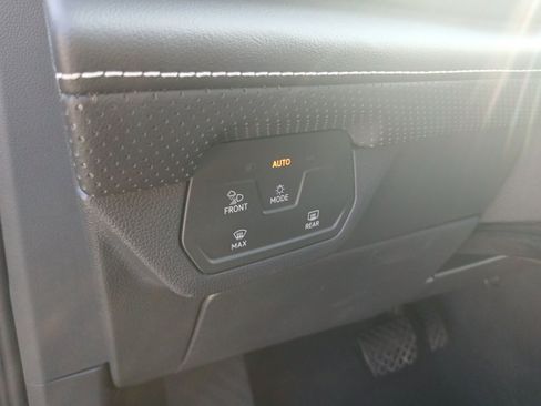 Certified 2025 Volkswagen Atlas SE FWD image 12