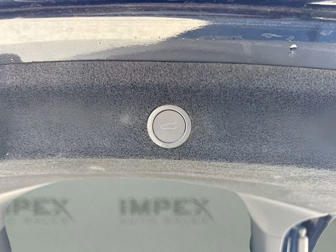 Used 2026 Tesla Model Y 2WD image 31