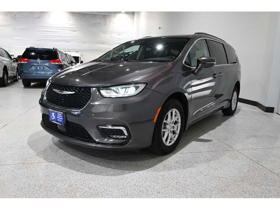 Used 2022 Chrysler Pacifica Touring-L FWD image 10