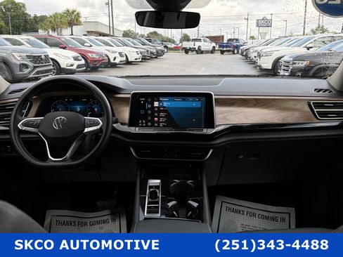 Used 2025 Volkswagen Atlas SE AWD/4WD image 16
