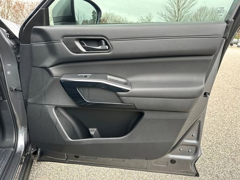 New 2025 Nissan Pathfinder SV w/ SV Premium Package image 14