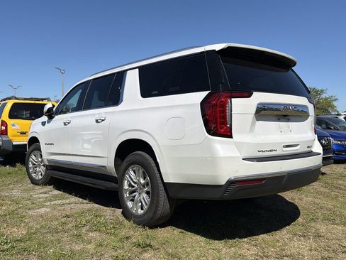 Used 2023 GMC Yukon XL SLT w/ SLT Luxury Package image 5