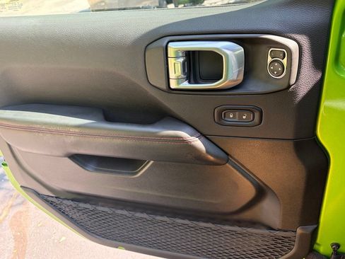Used 2025 Jeep Wrangler Unlimited Rubicon AWD/4WD image 25