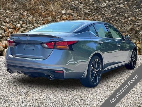 Used 2023 Nissan Altima 2.5 SR FWD image 2
