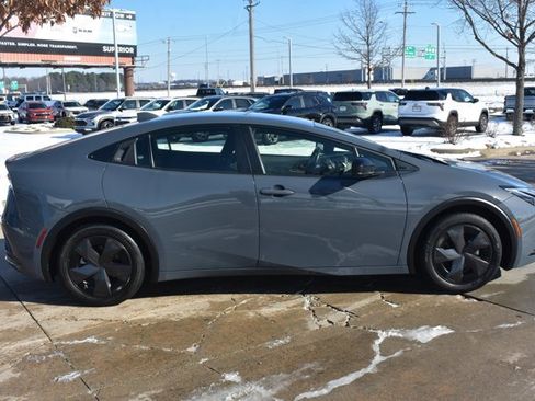 Used 2023 Toyota Prius LE image 4