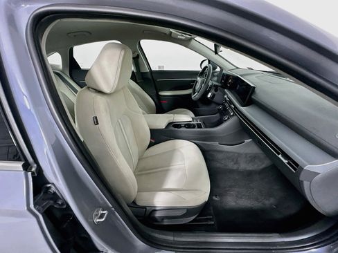 Used 2025 Hyundai Sonata SEL FWD image 32