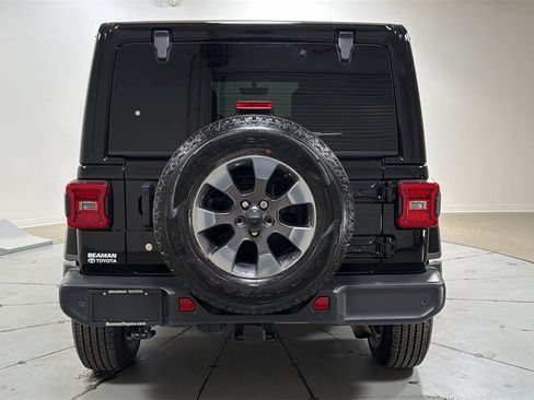 Used 2018 Jeep Wrangler Unlimited Sahara image 4