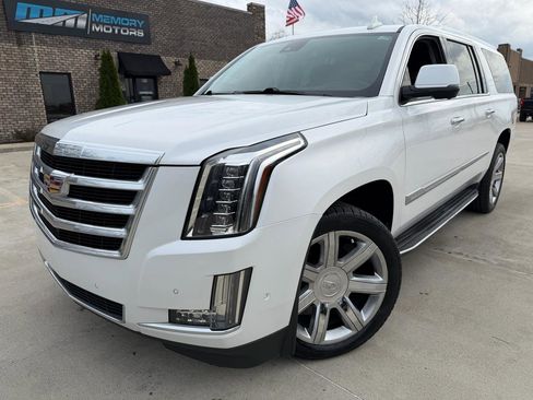 Used 2020 Cadillac Escalade ESV Luxury image 1