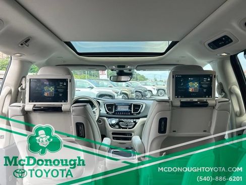 Used 2020 Chrysler Pacifica Limited w/ Advanced Safetytec Group FWD image 11